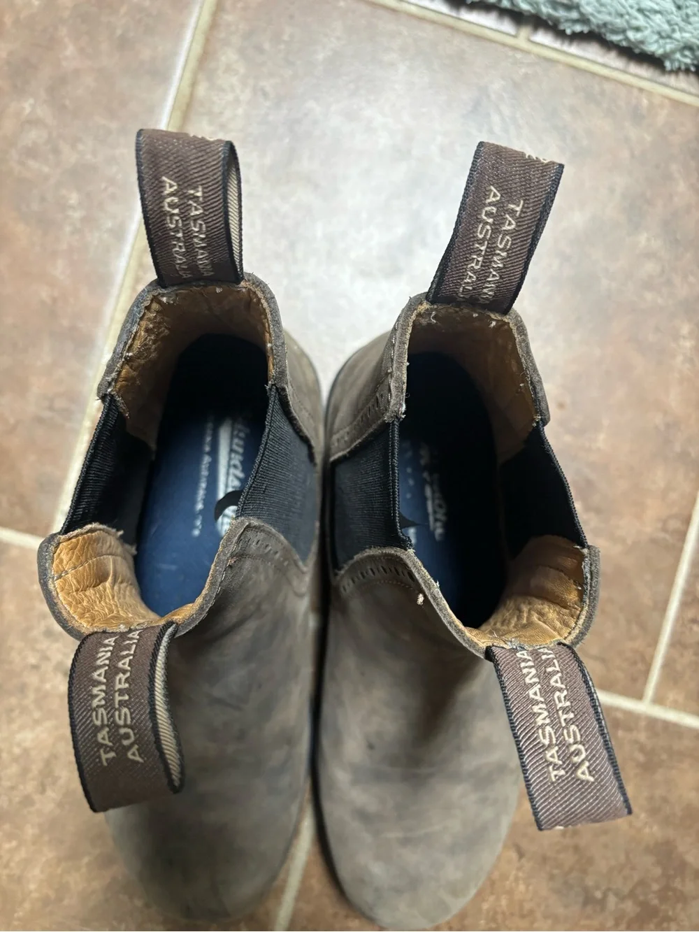 Blundstone Chukka Boots in Dark Brown Leather - Picture 5 of 8